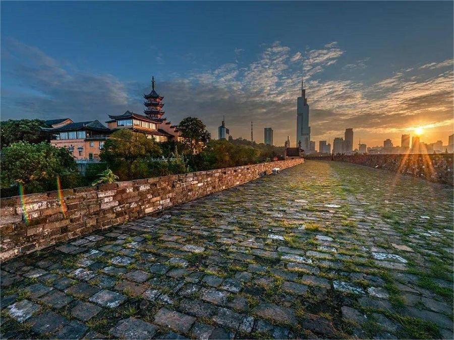city-wall-walk-in-nanjing city-wall-walk-in-nanjing
