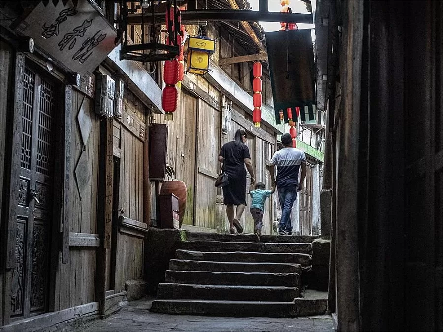 commercial-street-in-zhongshan-ancient-town-jpg commercial-street-in-zhongshan-ancient-town-jpg