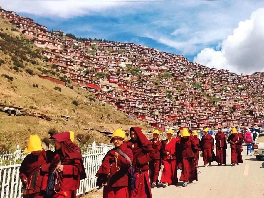 cultural-experience-of-Larung-Gar-Buddhist-Academy-jpg cultural-experience-of-Larung-Gar-Buddhist-Academy-jpg