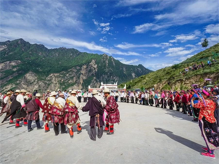 cultural-immersion-in-jiaju-tibetan-village-jpg cultural-immersion-in-jiaju-tibetan-village-jpg