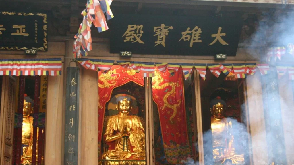 daxiong-baodian-in-lingyun-temple-1024x577-1 daxiong-baodian-in-lingyun-temple-1024x577-1