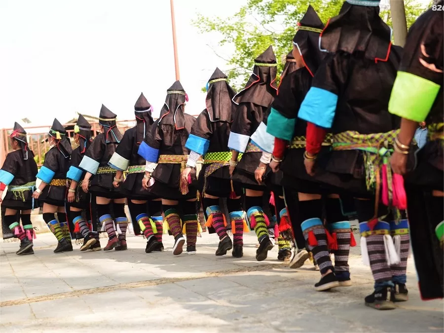 distinctive-attire-in-kongshen-miao-village-jpg distinctive-attire-in-kongshen-miao-village-jpg