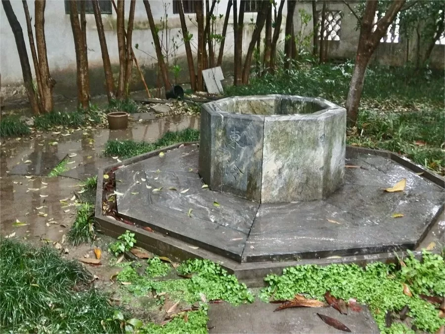 dongling-spring-in-jiaoshan-park-zhenjiang-jpg dongling-spring-in-jiaoshan-park-zhenjiang-jpg