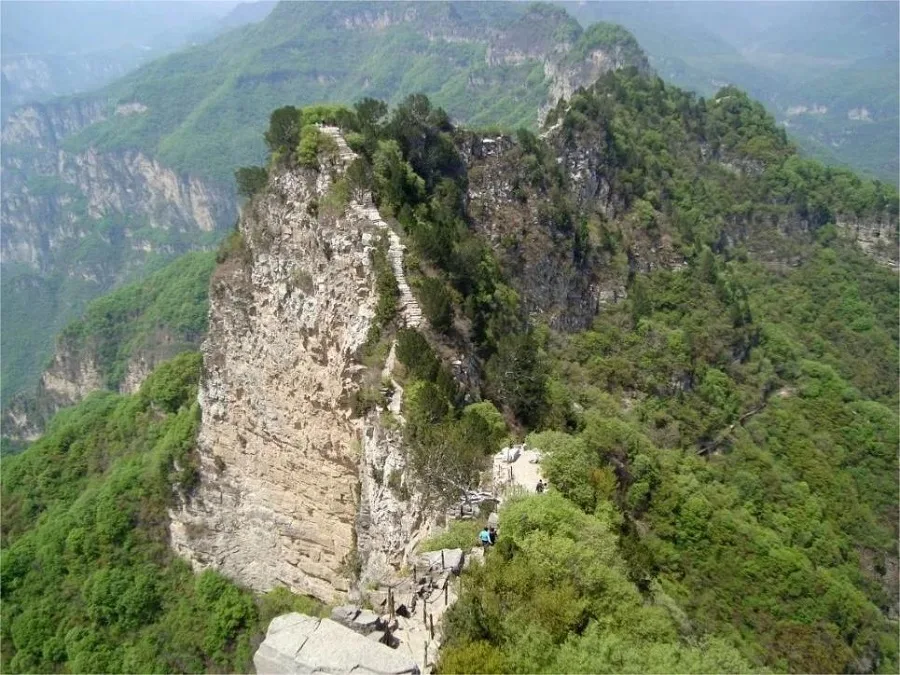 dragon-ridge-great-wall-in-shennong-mountain-jpg dragon-ridge-great-wall-in-shennong-mountain-jpg