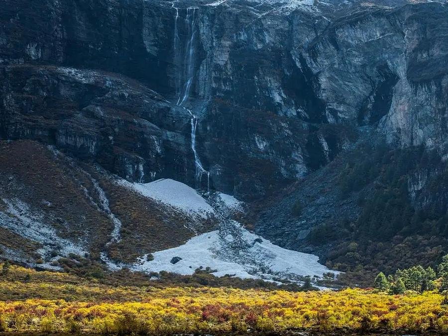 echu-mountain-in-yading-nature-reserve echu-mountain-in-yading-nature-reserve