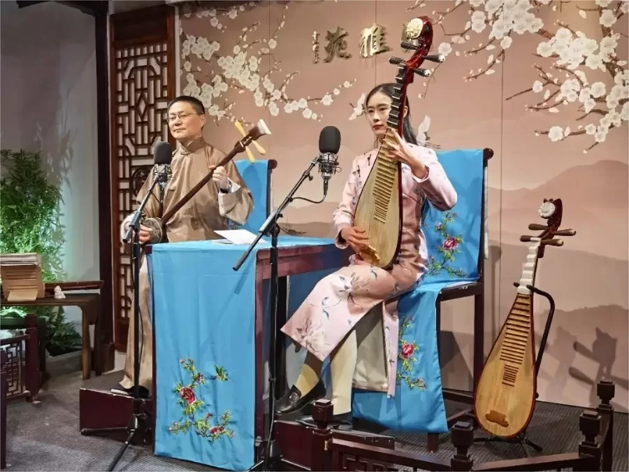 entertainment-and-nightlife-in-guanqian-street-jpg entertainment-and-nightlife-in-guanqian-street-jpg