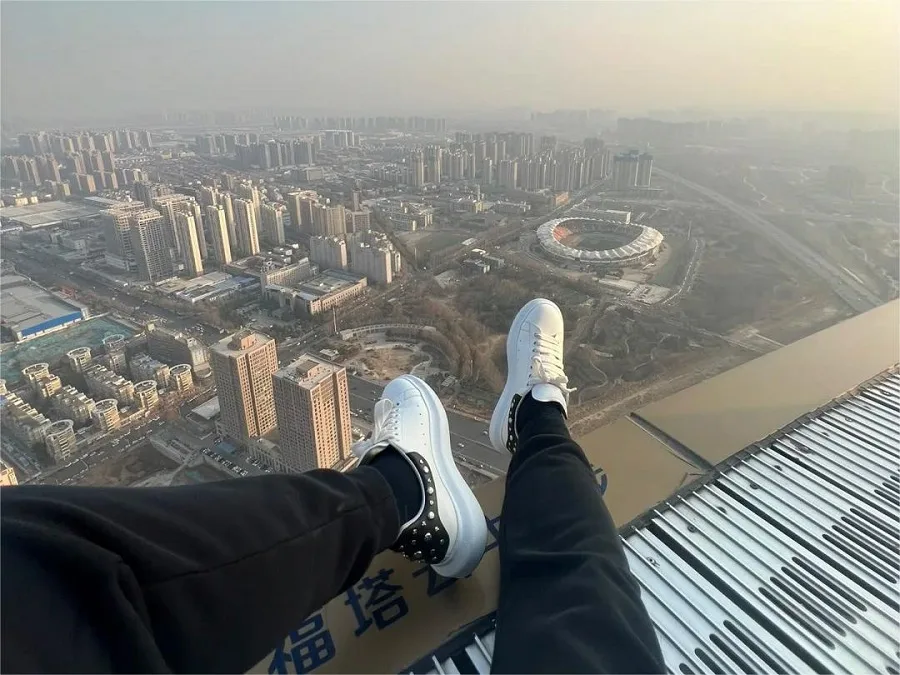 entertainment-features-in-zhongyuan-tower-jpg entertainment-features-in-zhongyuan-tower-jpg