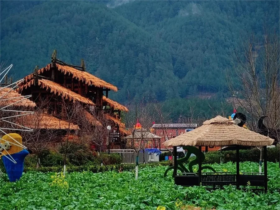 ethnic-buildings-in-guiding-yinzhai-village-jpg ethnic-buildings-in-guiding-yinzhai-village-jpg