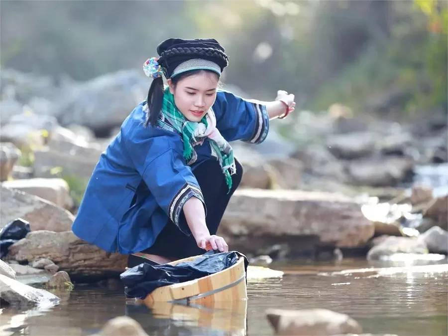 ethnic-diversity-in-hauxi-park-guiyang-jpg ethnic-diversity-in-hauxi-park-guiyang-jpg