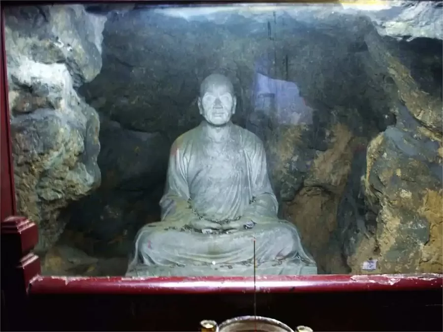 fahai-cave-in-jinshan-hill-jpg-1 fahai-cave-in-jinshan-hill-jpg-1