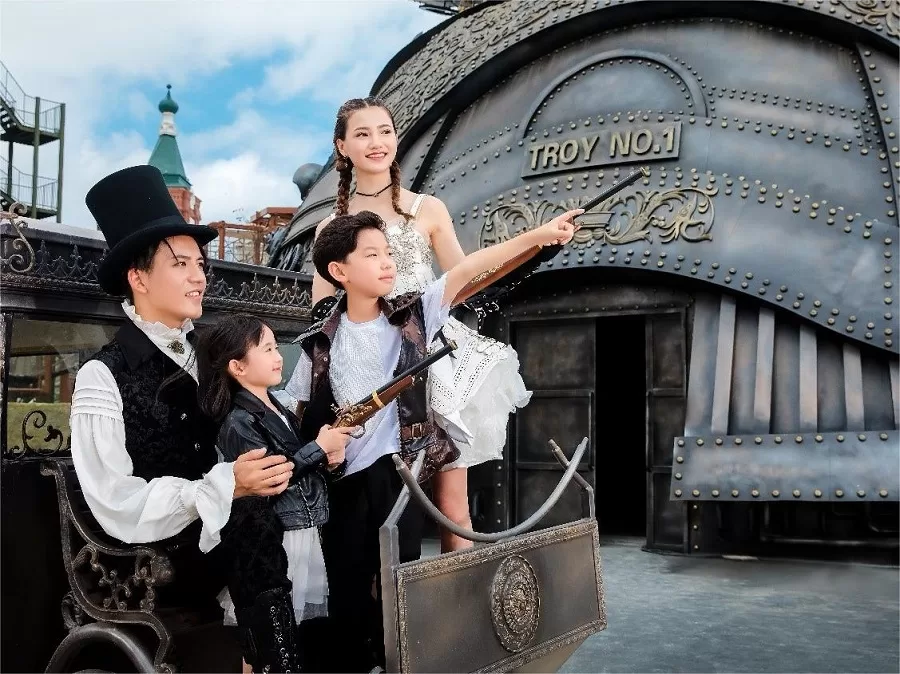 family-friendly-entertainment-in-huayi-brothers-movie-world-jpg family-friendly-entertainment-in-huayi-brothers-movie-world-jpg