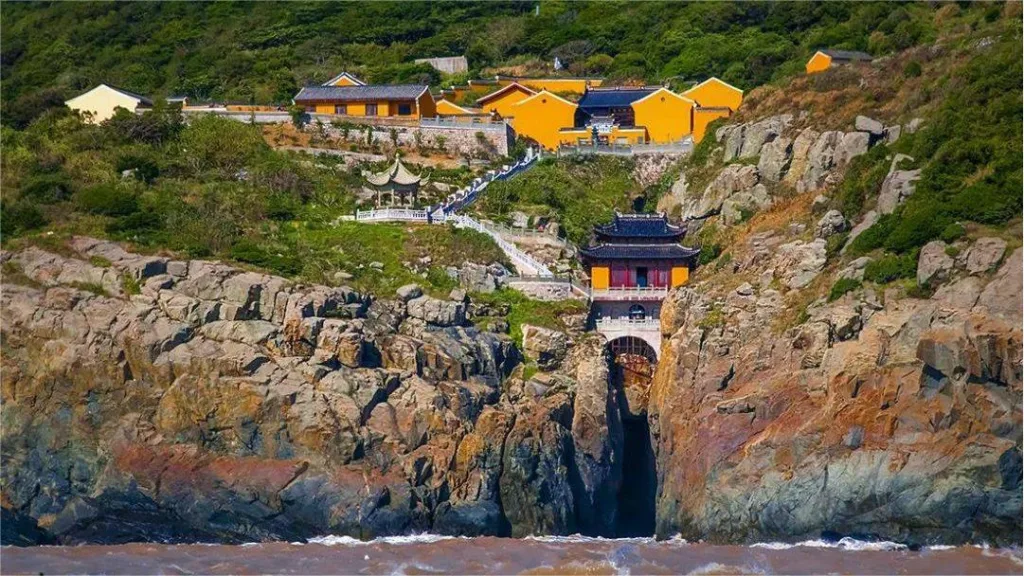 fanyin-cave-in-mount-putuo-1024x576-5 fanyin-cave-in-mount-putuo-1024x576-5