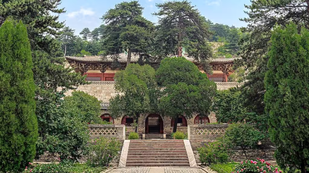 foguang-temple-on-mount-wutai-1-1024x576.avif_-7