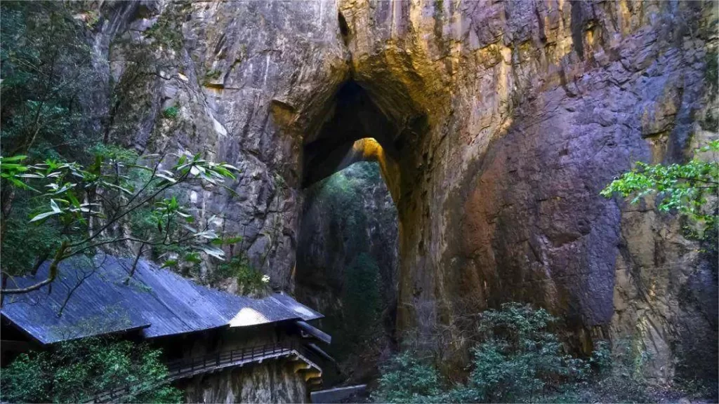 four-caves-gorge-in-pingbaying-national-forest-park-1024x576-1 four-caves-gorge-in-pingbaying-national-forest-park-1024x576-1