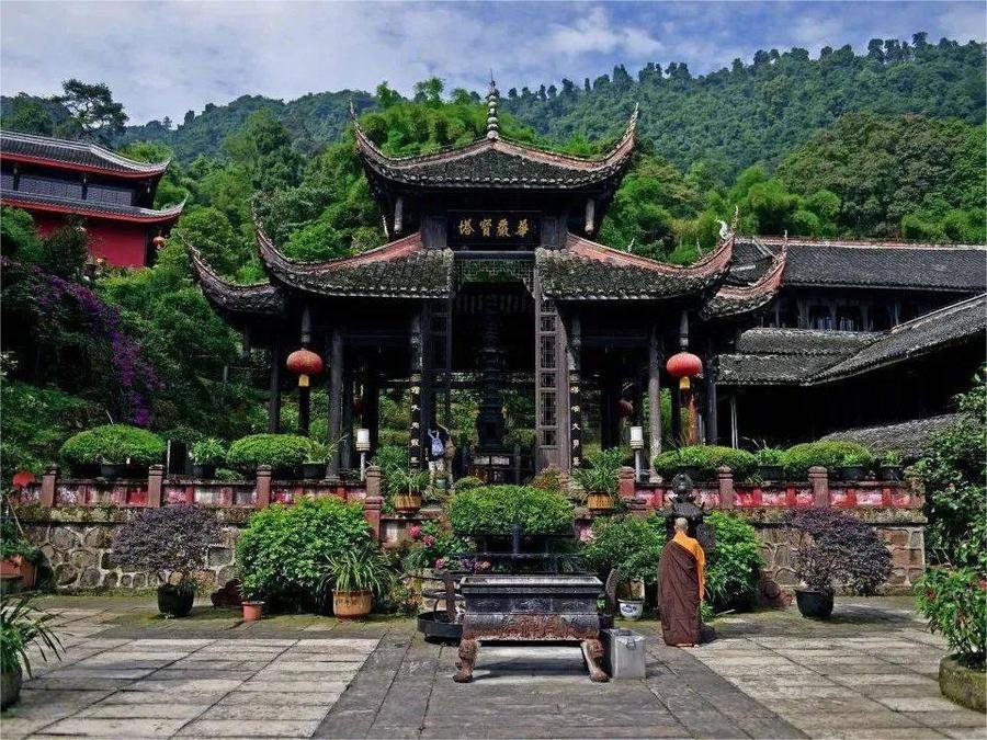 fuhu-temple-in-mount-emei fuhu-temple-in-mount-emei