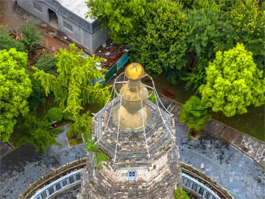 gilded-bronze-finial-of-wanshou-pagoda-jingzhou-jpg gilded-bronze-finial-of-wanshou-pagoda-jingzhou-jpg