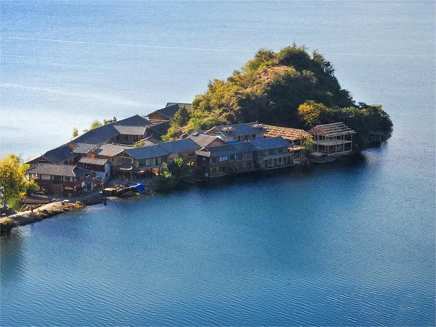 glistening-islands-in-lugu-lake-jpg glistening-islands-in-lugu-lake-jpg