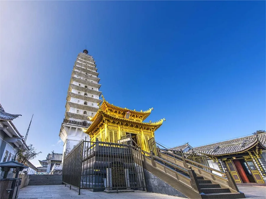 golden-summit-temple-in-jizu-mountain-dali-jpg golden-summit-temple-in-jizu-mountain-dali-jpg