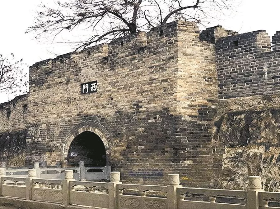 grand-city-wall-in-shangjin-ancient-town-jpeg grand-city-wall-in-shangjin-ancient-town-jpeg