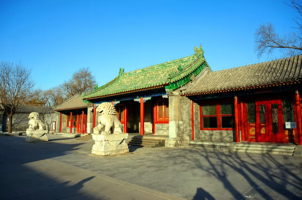grand-entrance-gate-in-prince-gong-mansion-1024x680-1 grand-entrance-gate-in-prince-gong-mansion-1024x680-1