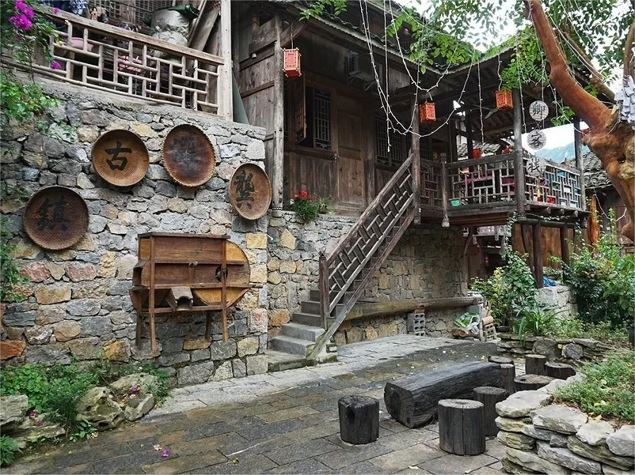 half-side-warehouse-in-gongtan-ancient-town-jpg half-side-warehouse-in-gongtan-ancient-town-jpg