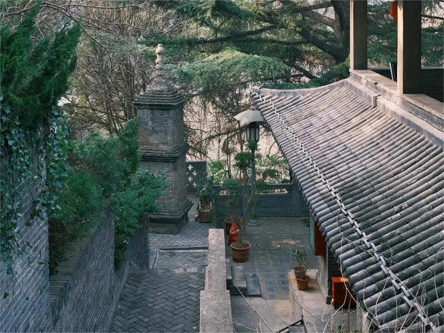 hall-of-nine-elders-in-xianshan-temple-luoyang-jpg hall-of-nine-elders-in-xianshan-temple-luoyang-jpg