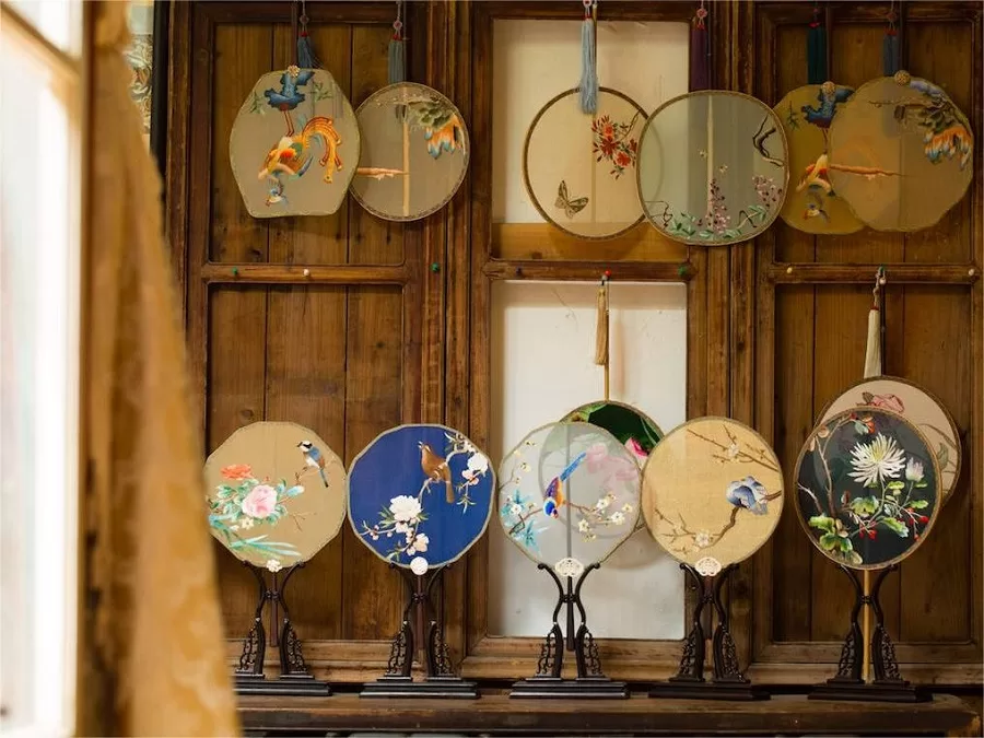 handicrafts-and-souvenirs-in-shiquan-street-jpg handicrafts-and-souvenirs-in-shiquan-street-jpg
