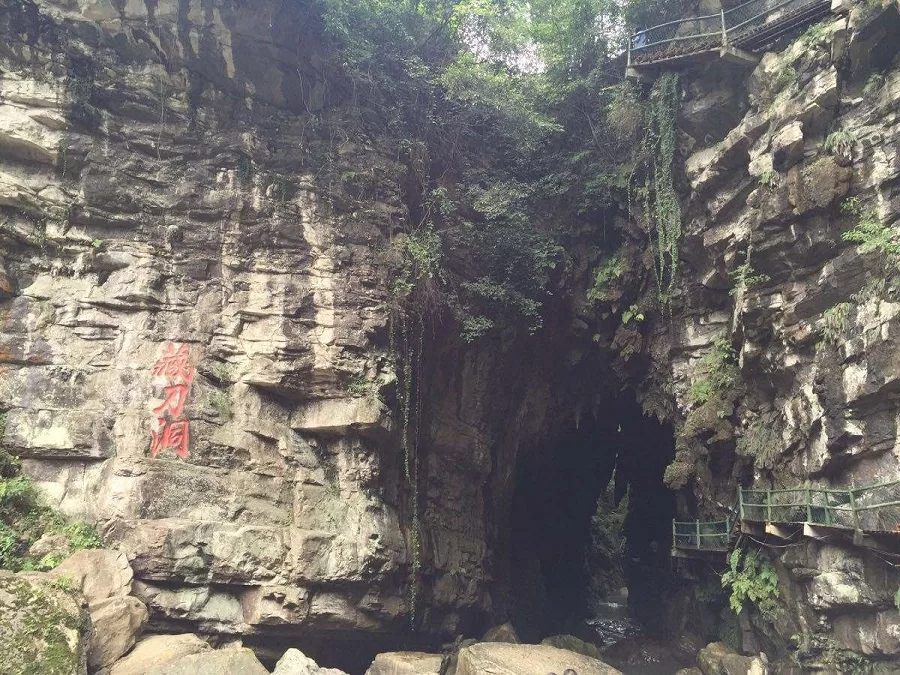 hidden-knife-in-jindao-canyon-jpeg hidden-knife-in-jindao-canyon-jpeg