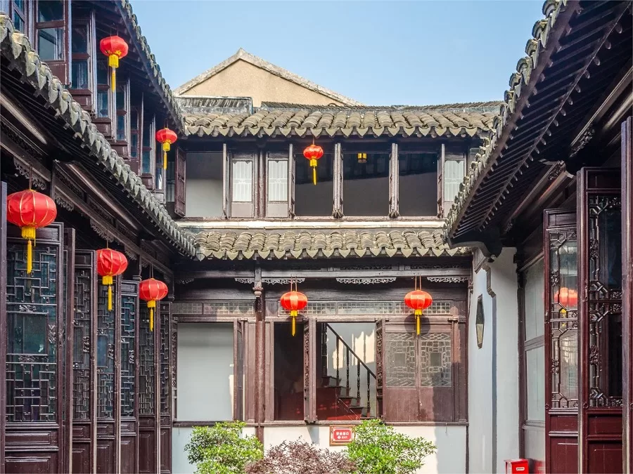 historic-courtyard-houses-in-luzhi-water-town-jpg historic-courtyard-houses-in-luzhi-water-town-jpg