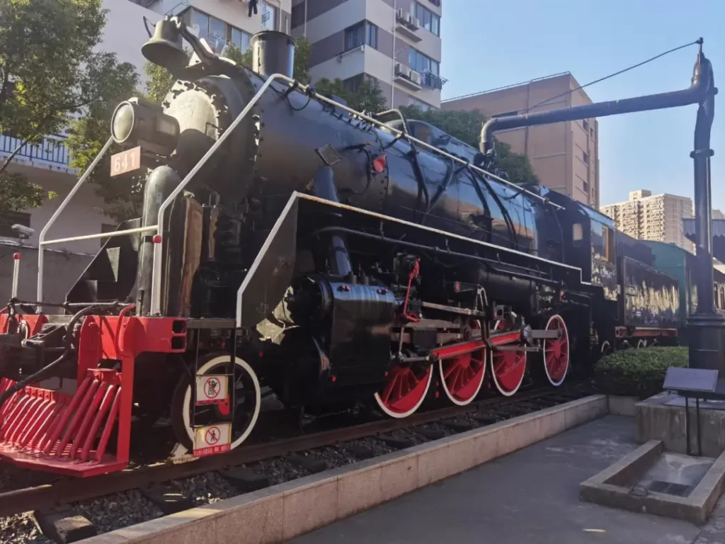 historic-locomotives-and-railcars-in-shanghai-railway-museum-1024x768-1 historic-locomotives-and-railcars-in-shanghai-railway-museum-1024x768-1