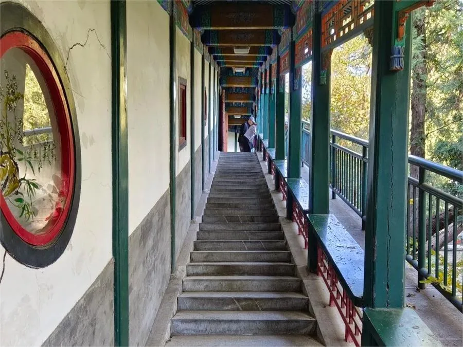 hongguan-temple-in-xiangshan-park-jpg hongguan-temple-in-xiangshan-park-jpg