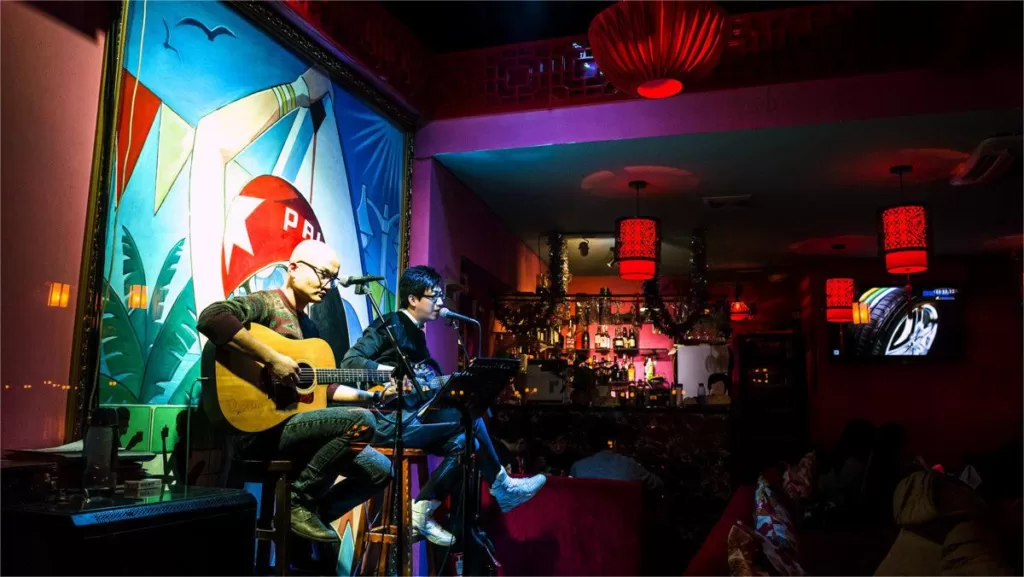 houhai-bar-street-beijing-1024x577-3