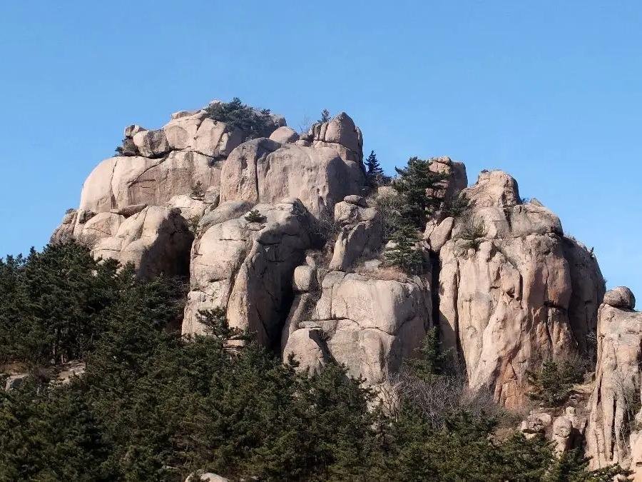 hualou-peak-in-laoshan-mountain hualou-peak-in-laoshan-mountain