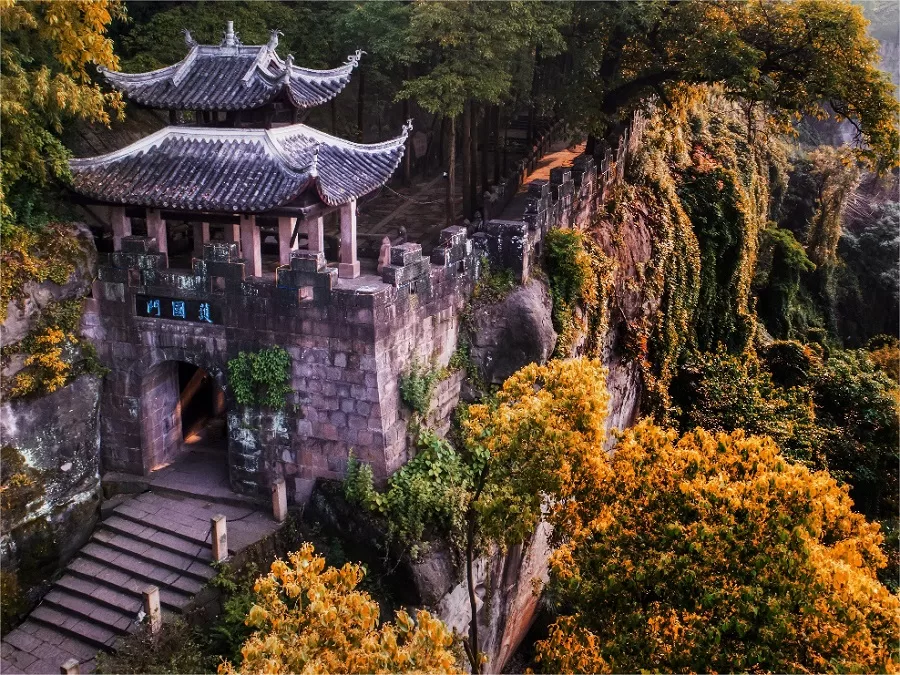 huguo-gate-in-diaoyu-fortress-jpg huguo-gate-in-diaoyu-fortress-jpg