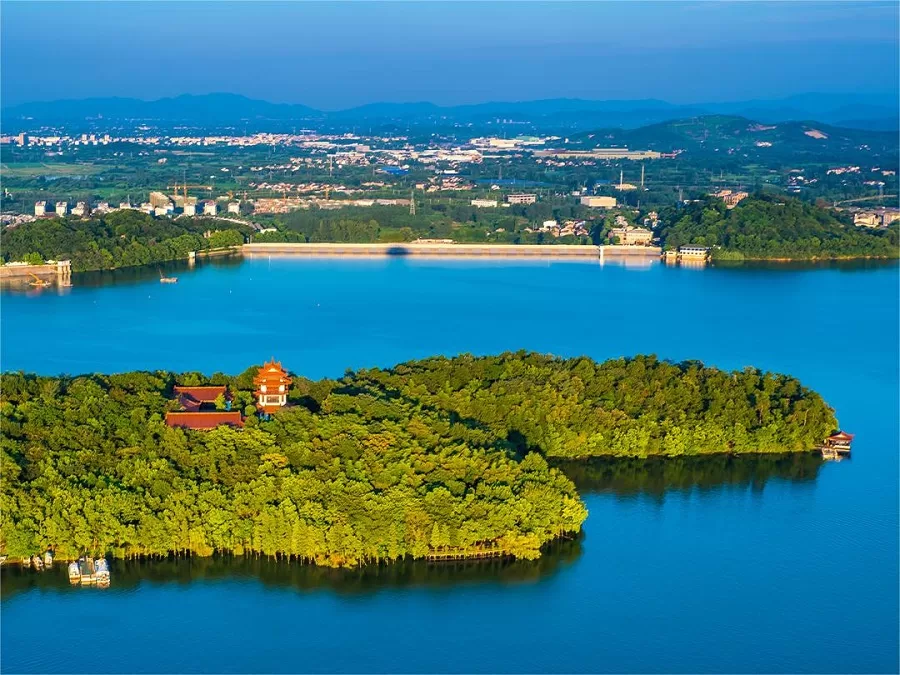 huli-mountain-in-tianmu-lake-jpg huli-mountain-in-tianmu-lake-jpg