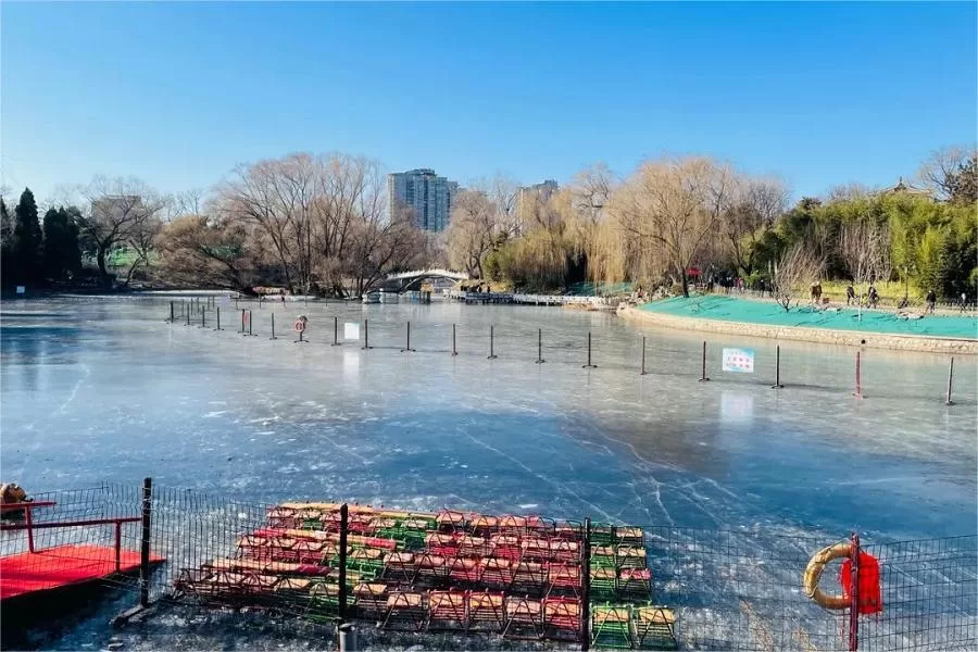 ice-rink-in-zizhuyuan-park-jpg ice-rink-in-zizhuyuan-park-jpg