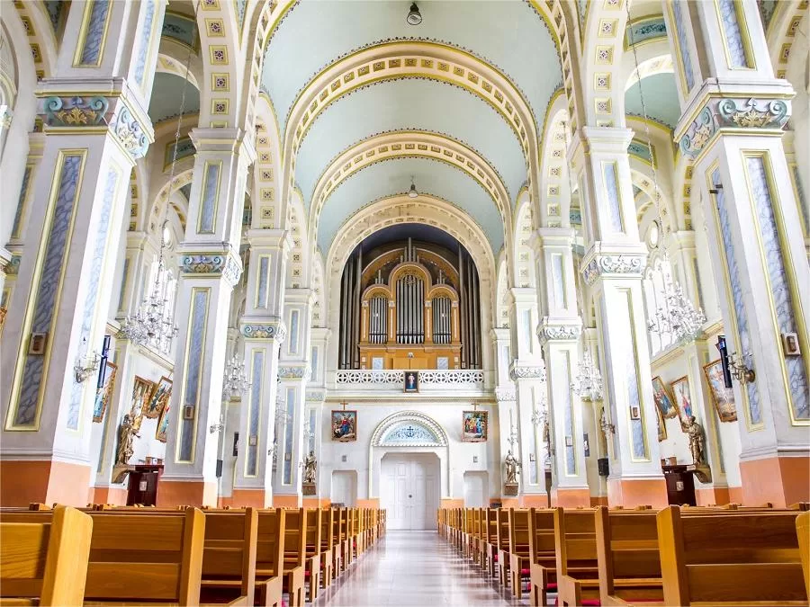 interior-splendor-in-st.-josephs-cathedral-tianjing-jpg interior-splendor-in-st.-josephs-cathedral-tianjing-jpg