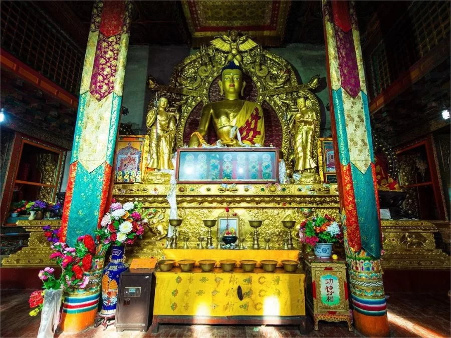 intricate-artwork-in-tagong-monastery-jpg intricate-artwork-in-tagong-monastery-jpg