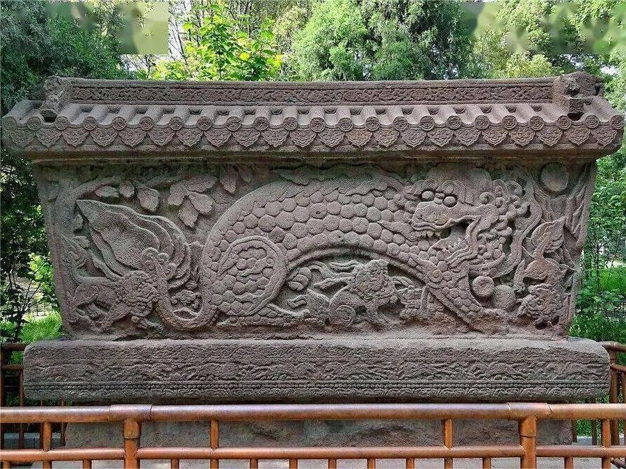 iron-shadow-wall-at-Beihai-Park iron-shadow-wall-at-Beihai-Park