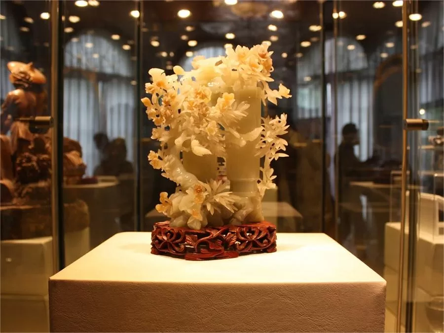 jade-carvings-in-shanghai-museum-of-arts-and-crafts-jpg jade-carvings-in-shanghai-museum-of-arts-and-crafts-jpg