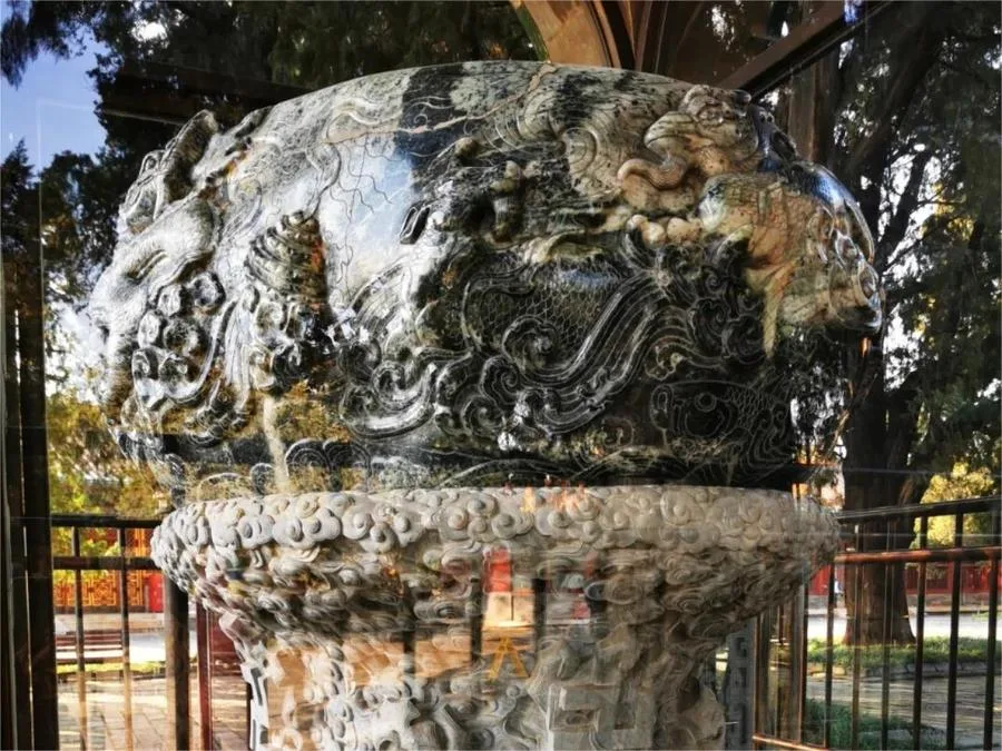 jade-urn-at-beihai-park-jpg jade-urn-at-beihai-park-jpg
