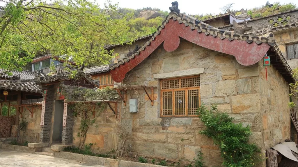 lianyungang-old-street1-1024x576-1 lianyungang-old-street1-1024x576-1