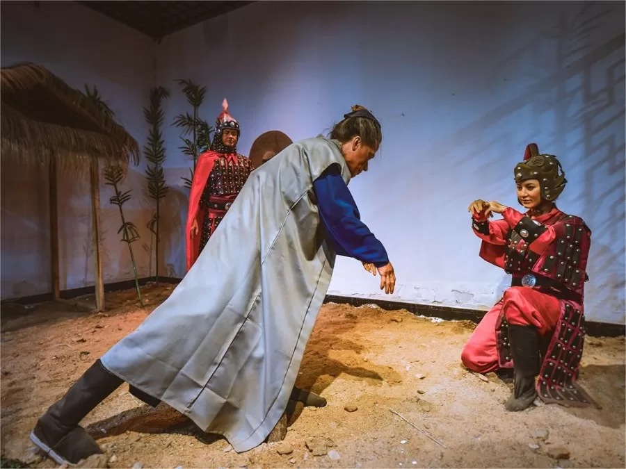 lifelike-wax-museum-in-yunwu-mountain-wuhan-jpeg lifelike-wax-museum-in-yunwu-mountain-wuhan-jpeg