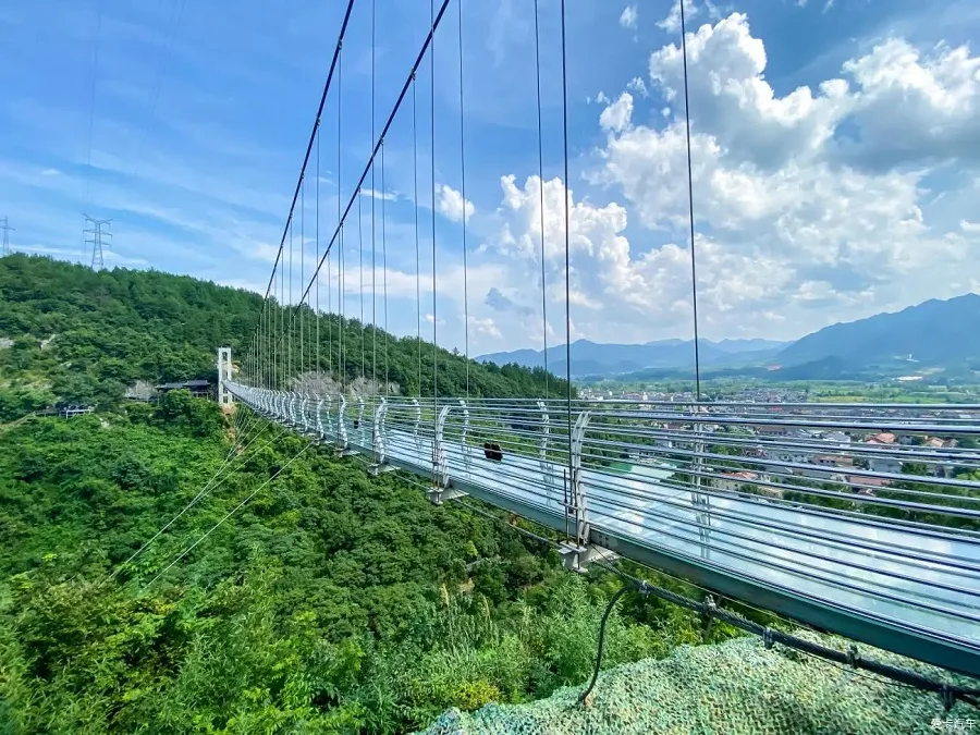 lingyun-sky-bridge-in-chuiyun-tongtian-river-jpg lingyun-sky-bridge-in-chuiyun-tongtian-river-jpg