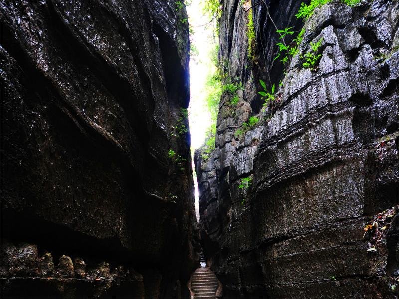 listening-to-spring-gorge-in-wansheng-stone-forest listening-to-spring-gorge-in-wansheng-stone-forest