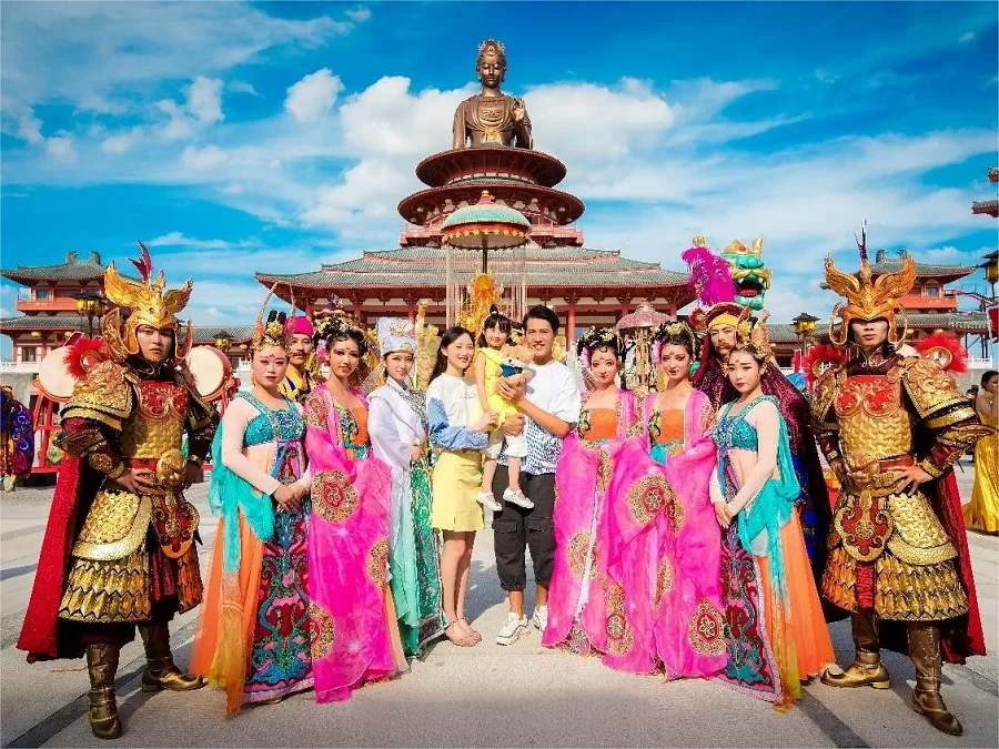 live-performances-in-huayi-brothers-movie-world-jpg live-performances-in-huayi-brothers-movie-world-jpg