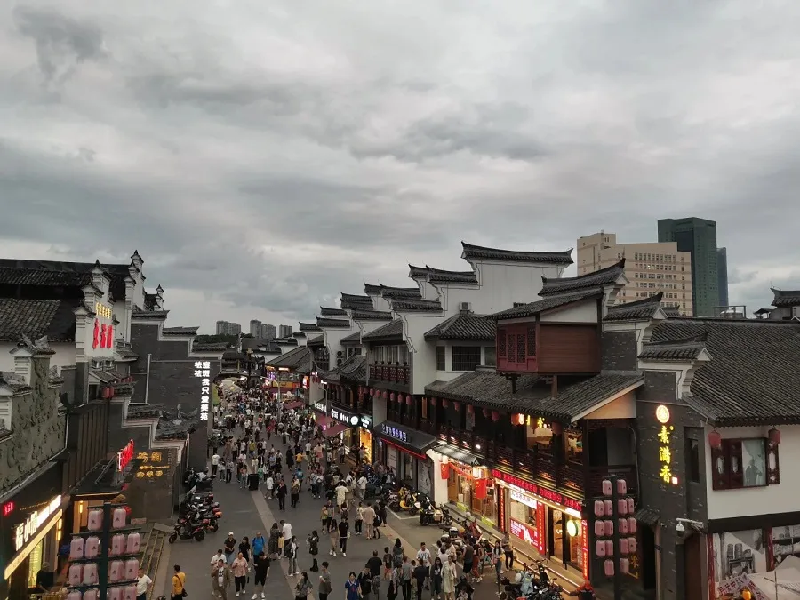 lively-atmosphere-in-ningbo-drum-tower-jpg lively-atmosphere-in-ningbo-drum-tower-jpg