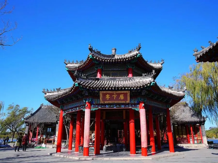 lixia-pavilion-in-daming-lake-jpg lixia-pavilion-in-daming-lake-jpg
