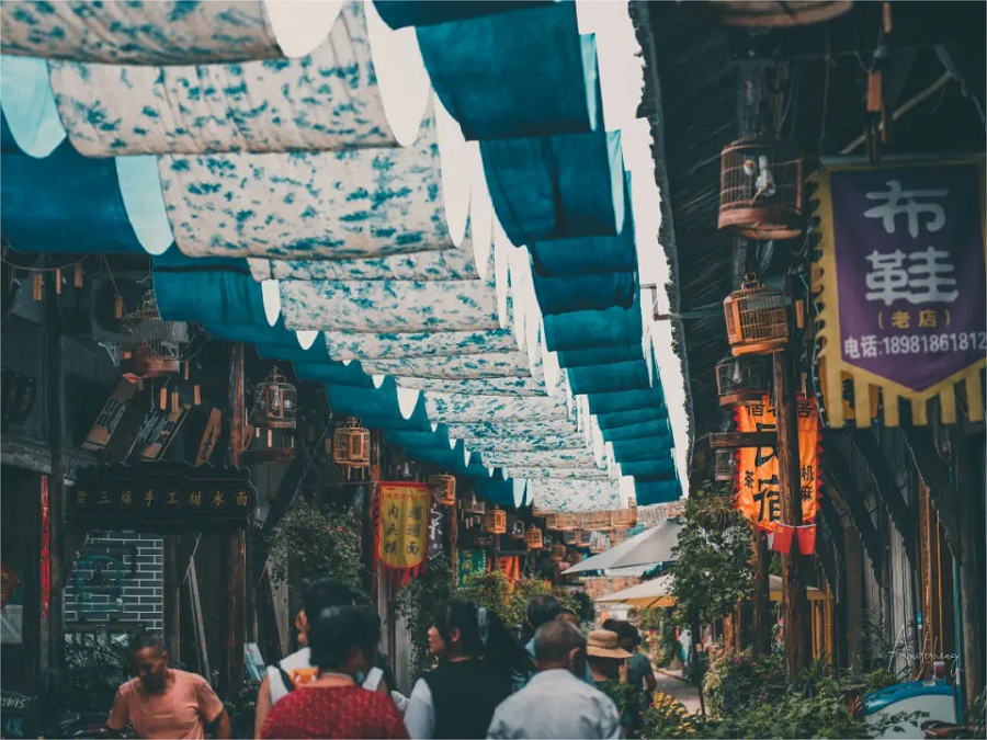 local-market-in-anren-ancient-town local-market-in-anren-ancient-town