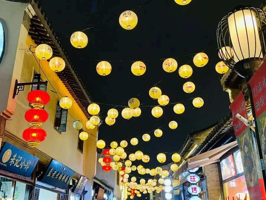 local-markets-and-shops-in-laomendong-historic-district-jpg local-markets-and-shops-in-laomendong-historic-district-jpg